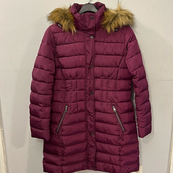 Kenneth Cole women’s burgundy puffer coat size M - Picture 1 of 8
